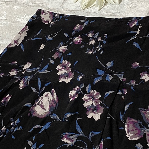 SOLD | Kendall & Kylie Lightweight Floral Skirt EUC - Picture 14 of 16